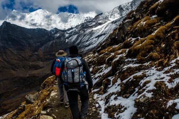 Hikers-trekking-the-Everest-Base-Camp-trail-in-the-Himalayas