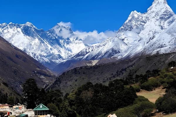 Everest-Base-Camp-trek-mountain-view-in-the-Khumbu-region-Nepal