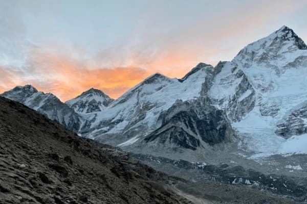 sunrise view of Mount Everest and Himalayan peaks from the Everest Base Camp trekking route