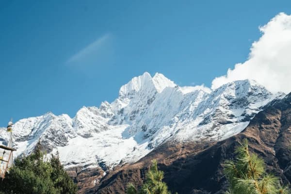 the stunning views of mount everest