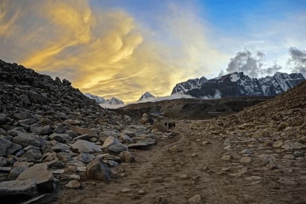 Trekkers on the way to Everest Base Camp