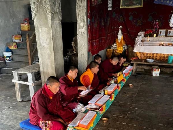 A Monks Are Wordship On Tsum Valley 2