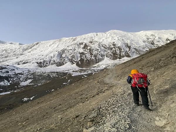 Hiking on Manaslu Annapurna Trail